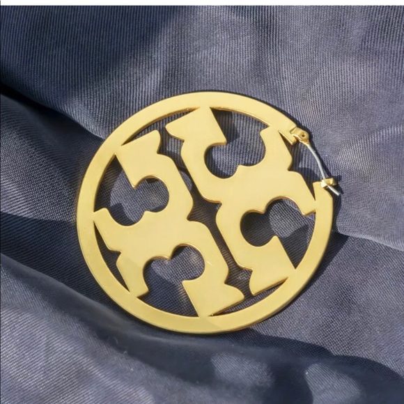 SALE!TORY BURCH GOLD PLATED BRASS MILLER LOGO EARR - Picture 2 of 7